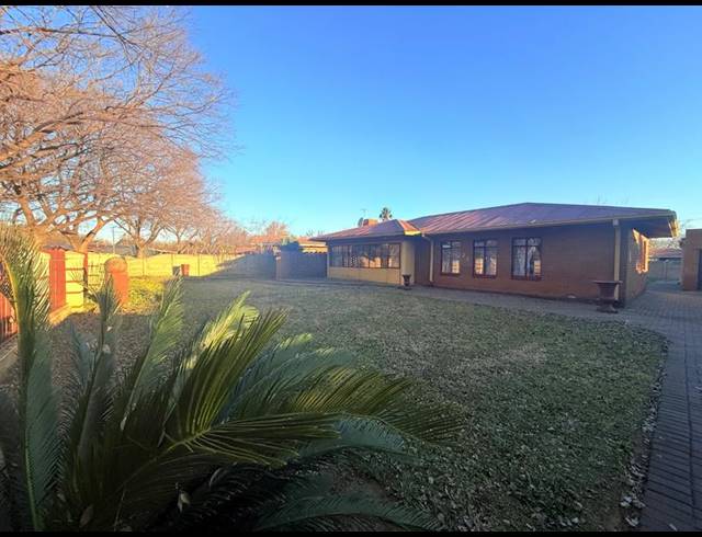 3 BEDROOM HOUSE FOR SALE IN VANDERBIJLPARK CW 5